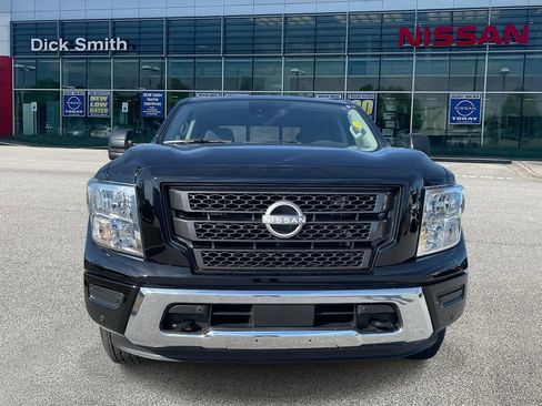 Used 2024 Nissan Titan SV w/ SV Convenience Package image 2