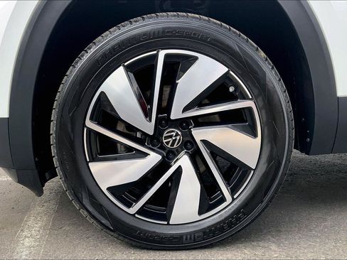 Used 2024 Volkswagen Atlas SE AWD/4WD image 9