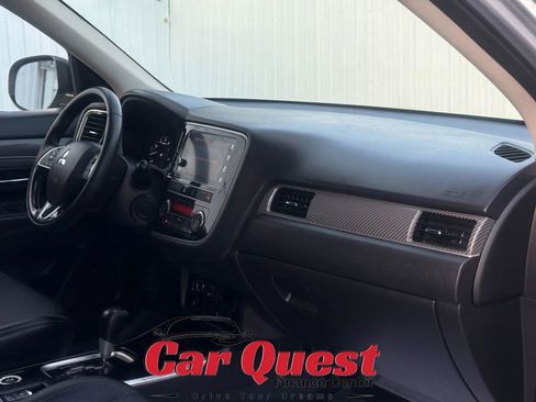 Used 2019 Mitsubishi Outlander SEL AWD/4WD image 23