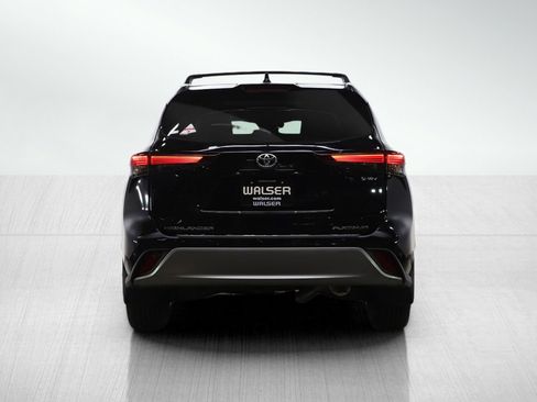 Used 2025 Toyota Highlander Platinum AWD/4WD image 4