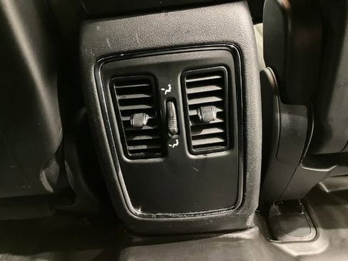 Used 2021 Jeep Grand Cherokee Laredo AWD/4WD image 29