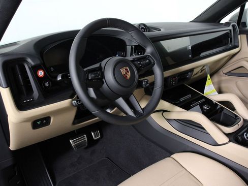 New 2026 Porsche Cayenne GTS image 4