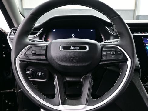 Used 2023 Jeep Grand Cherokee Laredo w/ Luxury Tech Group I image 23