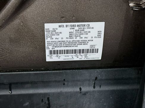 Used 2021 Ford Explorer Limited w/ Equipment Group 301A AWD/4WD image 32