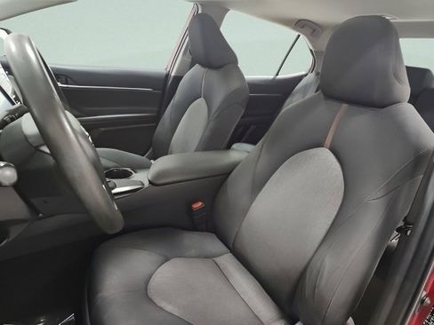 Used 2020 Toyota Camry LE image 21