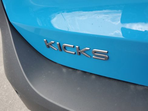 New 2025 Nissan Kicks SR image 8