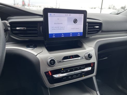 Certified 2022 Ford Explorer XLT w/ Class IV Trailer Tow Package image 18