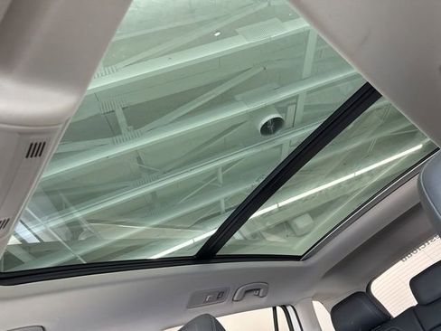 Used 2019 Volkswagen Tiguan SE w/ Panoramic Sunroof Package image 15