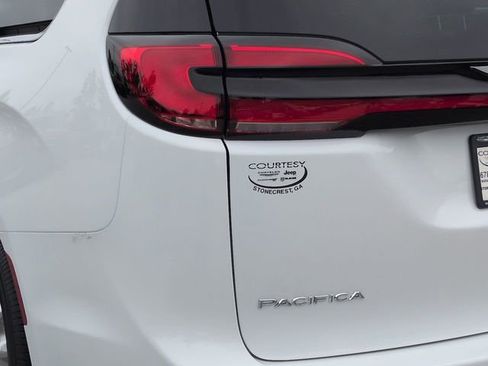 New 2027 Chrysler Pacifica Select FWD image 12