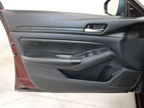 Used 2024 Nissan Altima 2.5 SV FWD image 18