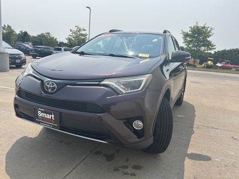 Used 2018 Toyota RAV4 XLE AWD/4WD image 3