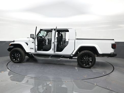 Used 2025 Jeep Gladiator Sport AWD/4WD image 31