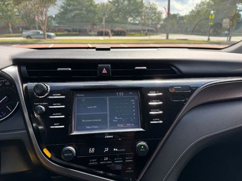 Used 2020 Toyota Camry SE image 23