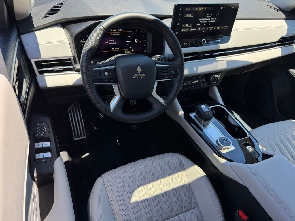Used 2025 Mitsubishi Outlander SEL FWD image 27