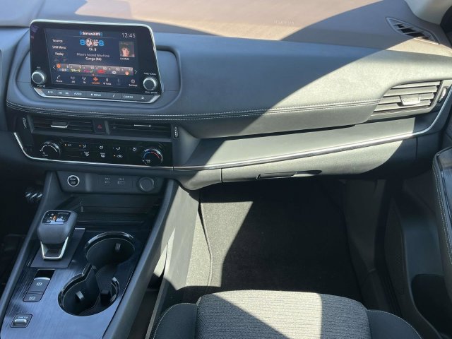 Used 2022 Nissan Rogue S FWD image 18