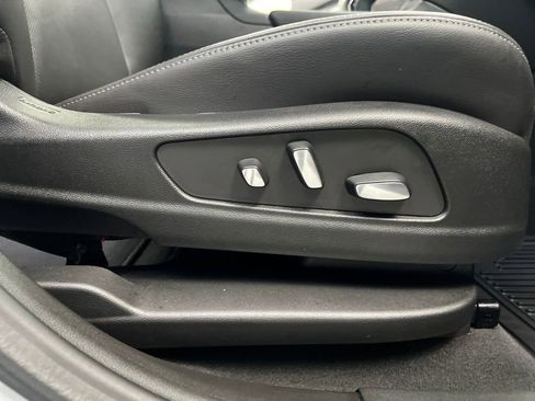 Used 2025 Cadillac XT6 Premium Luxury image 26