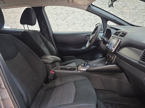 Used 2022 Nissan Leaf S image 8