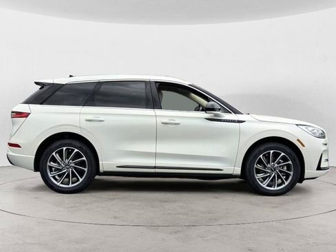 Used 2024 Lincoln Corsair Grand Touring AWD/4WD image 2