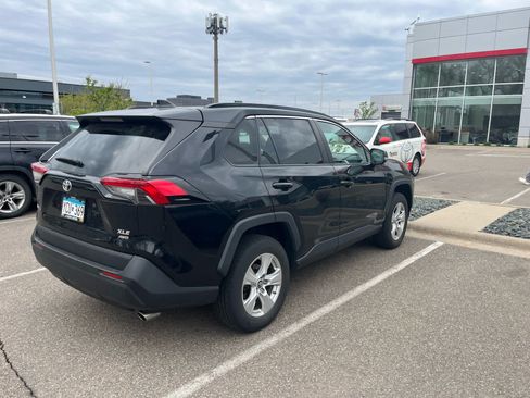 Used 2019 Toyota RAV4 XLE w/ Convenience Package AWD/4WD image 5