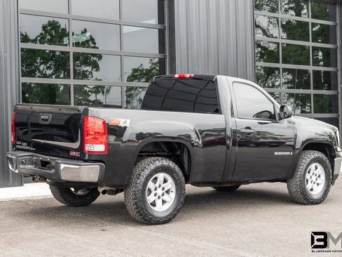 Used 2008 GMC Sierra 1500 SLE w/ Z71 Off-Road Package AWD/4WD image 11