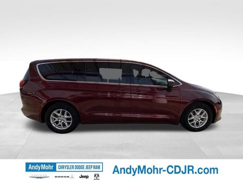 Used 2017 Chrysler Pacifica Touring FWD image 8