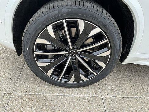 New 2026 Volvo XC90 T8 Plus w/ Protection Package AWD/4WD image 12