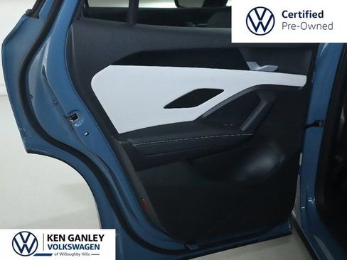 Used 2025 Volkswagen Tiguan SE AWD/4WD image 13