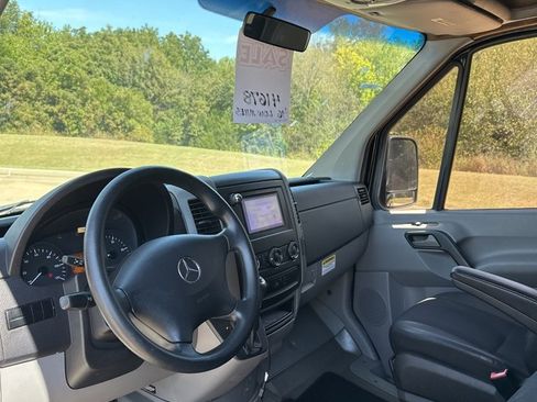 Used 2016 Mercedes-Benz Sprinter 3500 image 21