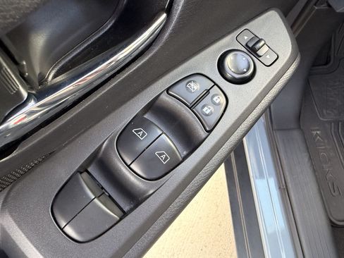 Used 2023 Nissan Kicks SV FWD image 12
