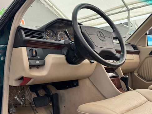 Used 1995 Mercedes-Benz E 320 Convertible image 33