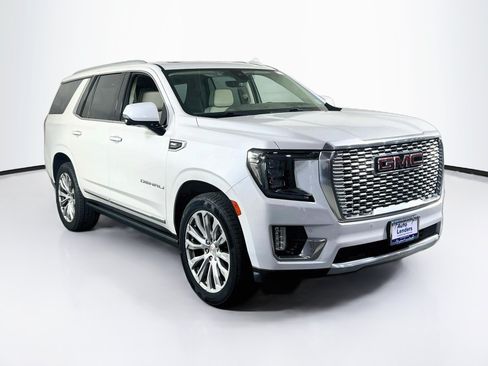 Used 2022 GMC Yukon Denali w/ Advanced Technology Package AWD/4WD image 3
