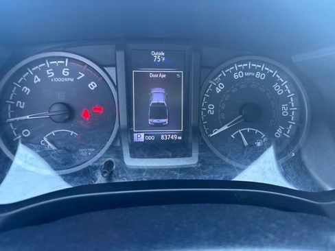 Used 2018 Toyota Tacoma TRD Sport w/ Technology Package RWD image 19