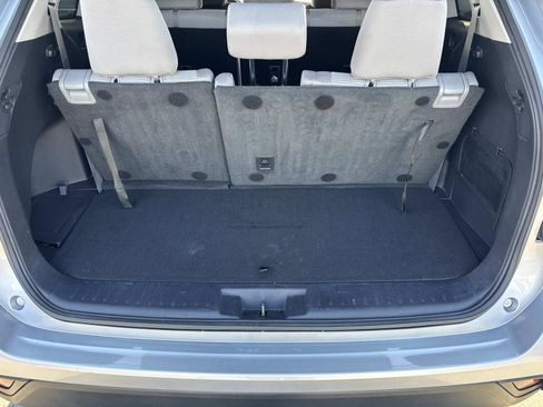 Used 2021 Toyota Highlander L image 25