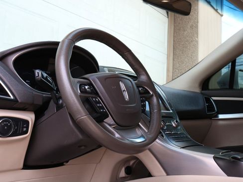 Used 2019 Lincoln Nautilus FWD image 23