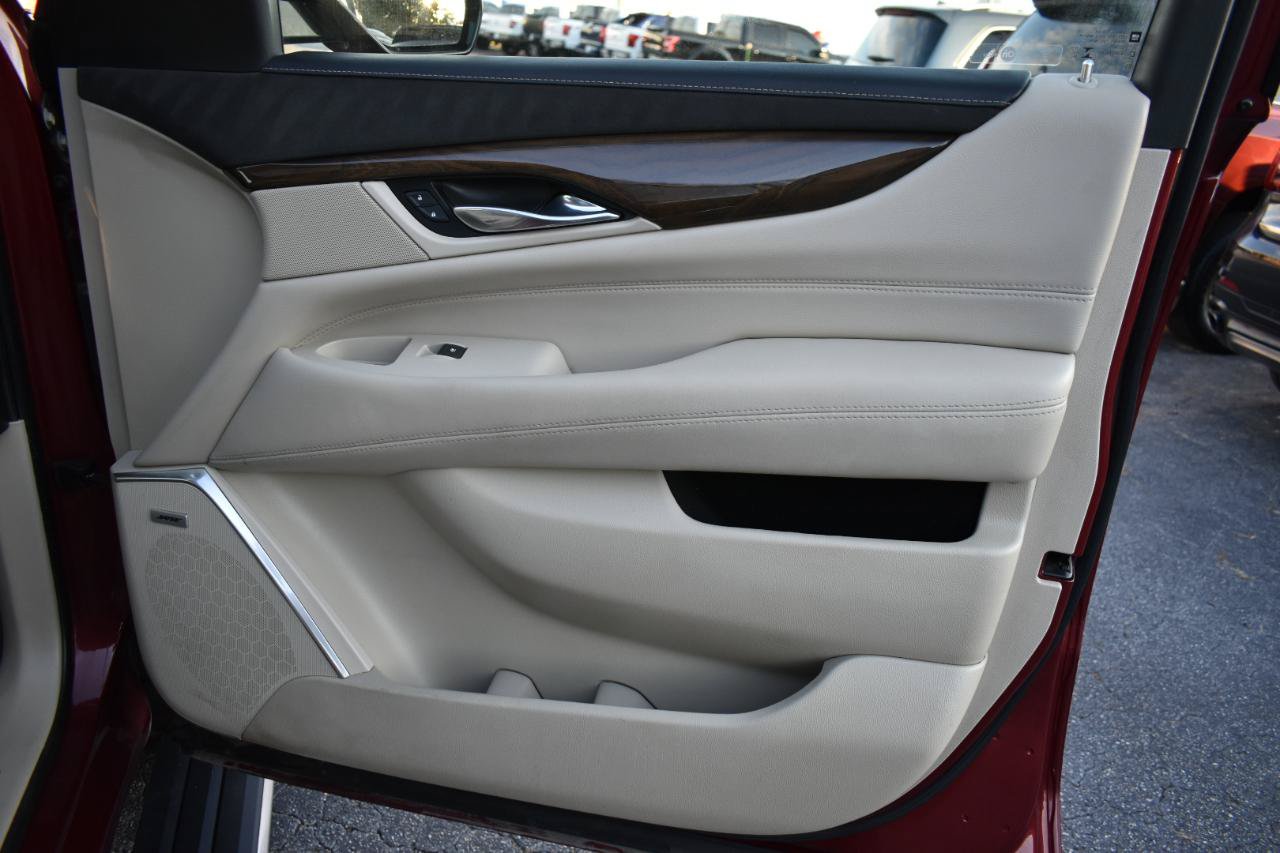 Used 2018 Cadillac Escalade Premium Luxury w/ LPO, Radiant Package AWD/4WD image 39