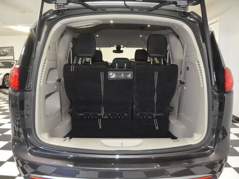 Used 2019 Chrysler Pacifica Touring-L FWD image 30
