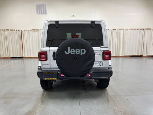 Used 2024 Jeep Wrangler Unlimited Sahara AWD/4WD image 7