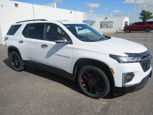 Certified 2023 Chevrolet Traverse Premier w/ Redline Edition AWD/4WD image 3