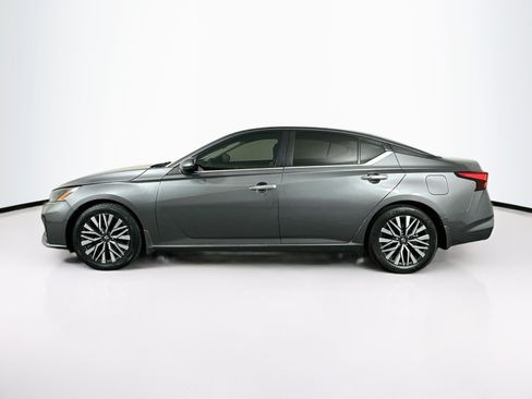 Used 2024 Nissan Altima 2.5 SV w/ SV Premium Package FWD image 4