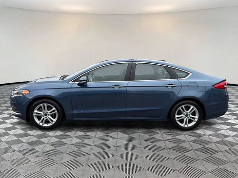 Used 2018 Ford Fusion SE w/ Fusion SE Technology Package FWD image 4