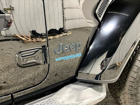 Used 2022 Jeep Wrangler Unlimited Sahara image 23