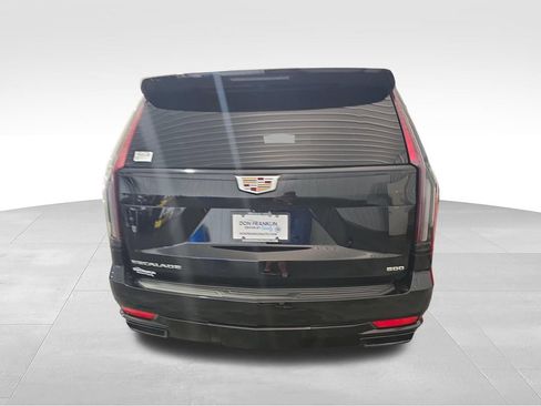 Used 2022 Cadillac Escalade ESV Sport AWD/4WD image 4