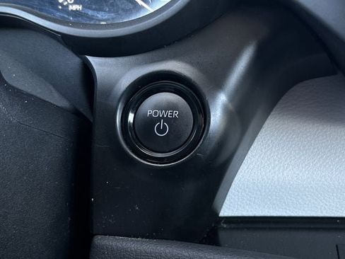 Certified 2025 Toyota Sienna LE image 19