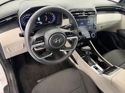 Certified 2023 Hyundai Tucson SE image 9
