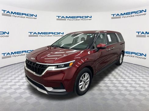 Used 2024 Kia Carnival LX FWD image 1