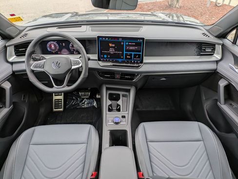 New 2026 Volkswagen Tiguan SE R-Line FWD image 18