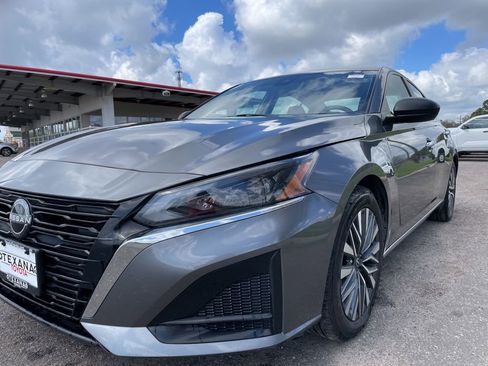 Used 2024 Nissan Altima 2.5 SV image 10