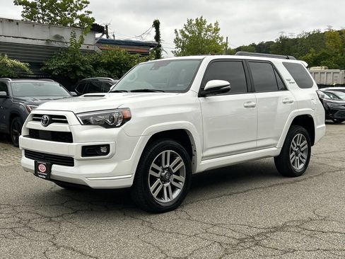 Used 2023 Toyota 4Runner TRD Sport w/ Technology Package AWD/4WD image 5