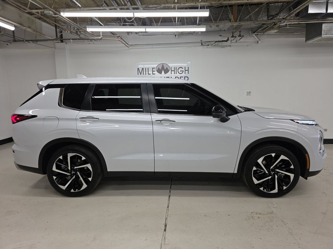 Used 2024 Mitsubishi Outlander AWD image 6