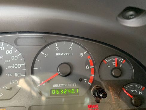 Used 2004 Ford Mustang Convertible RWD image 13
